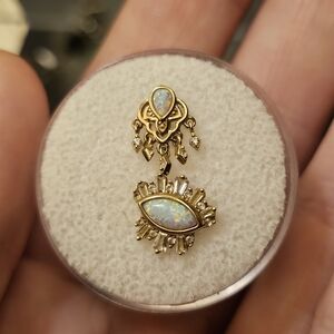 INVICTUS White Opal and Yellow Gold threadless ends